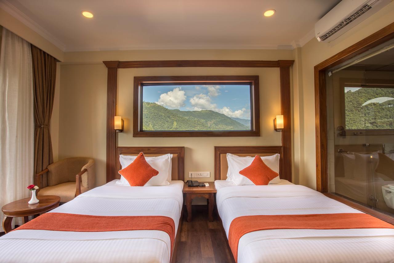 Hotel Portland Pokhara Extérieur photo