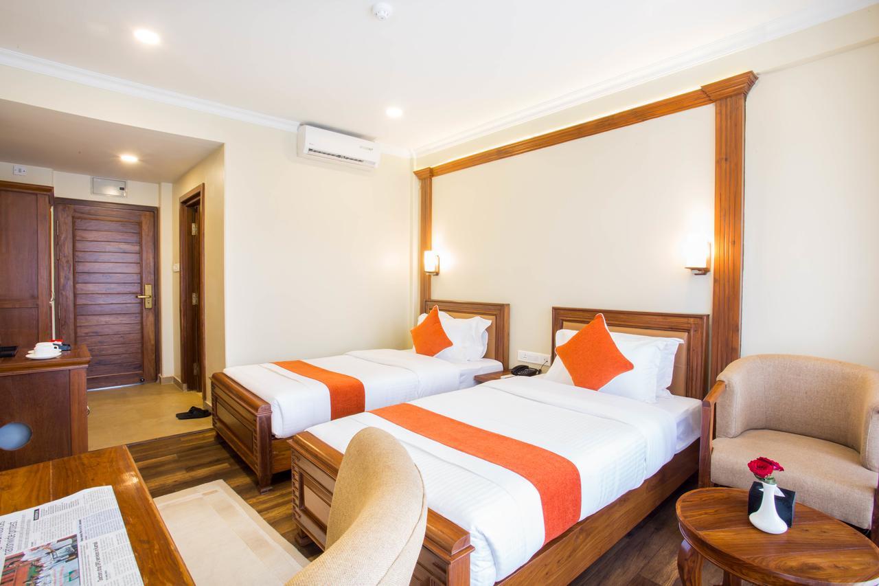 Hotel Portland Pokhara Extérieur photo