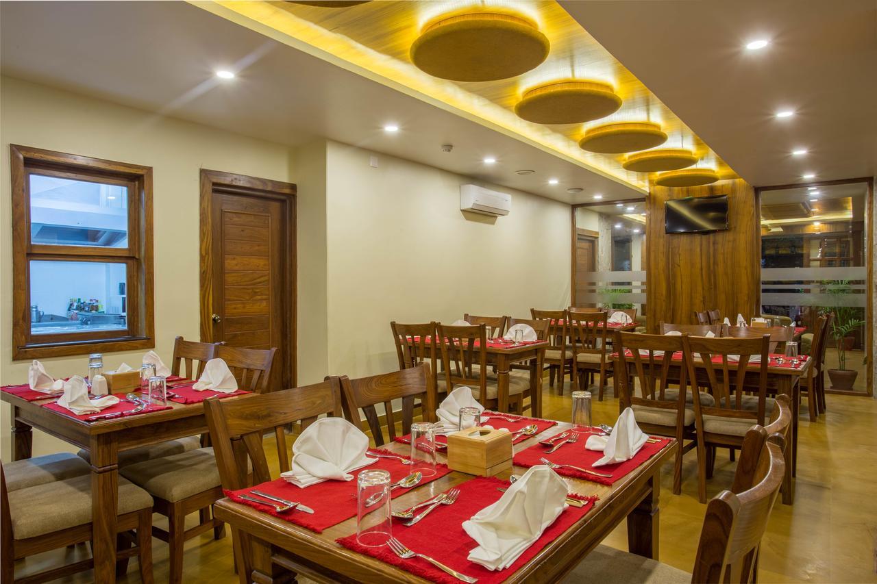 Hotel Portland Pokhara Extérieur photo