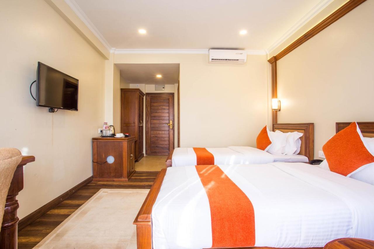 Hotel Portland Pokhara Extérieur photo