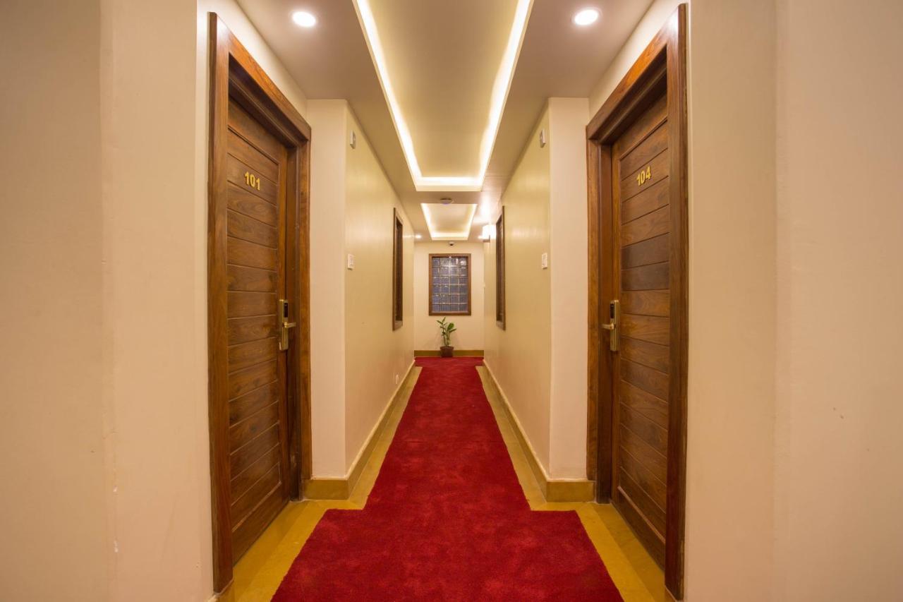Hotel Portland Pokhara Extérieur photo