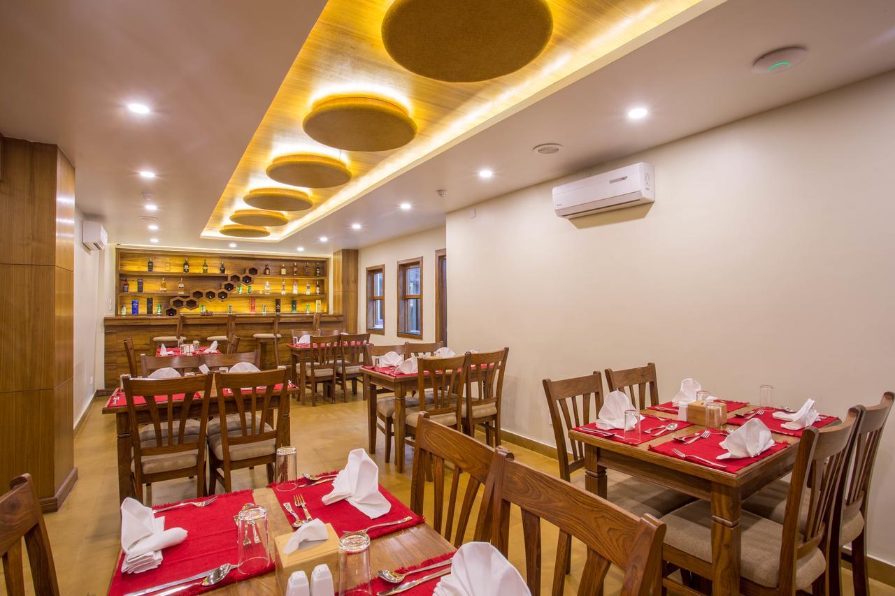 Hotel Portland Pokhara Extérieur photo