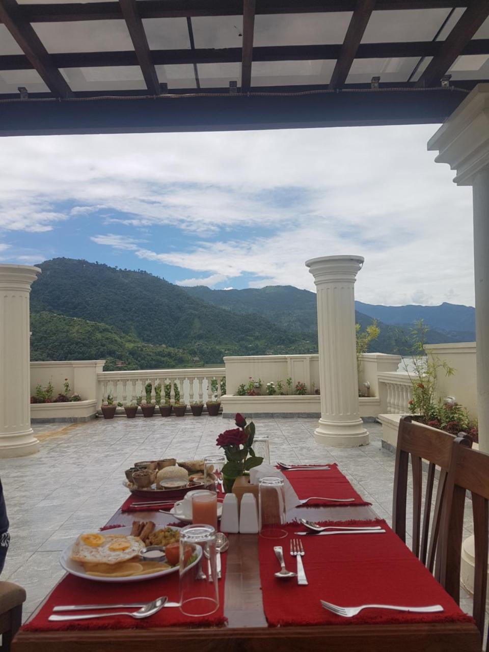 Hotel Portland Pokhara Extérieur photo
